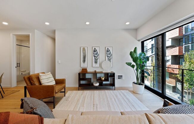 2 beds, 2 baths, $4,250, Unit # 5