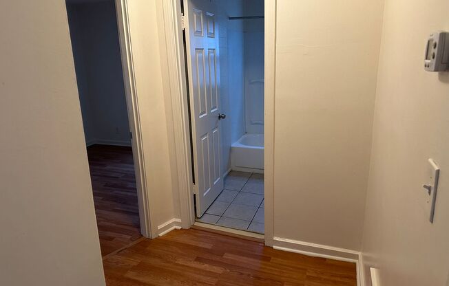 2 beds, 1 bath, $985