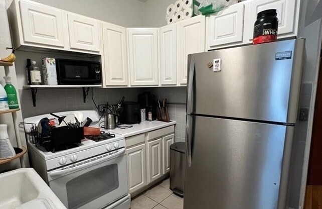 2 beds, 1 bath, 850 sqft, $3,000, Unit 3