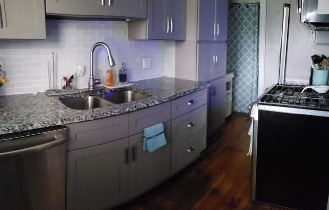 (54) 1430-1442 W. Third Avenue