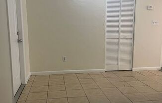 2 beds, 1 bath, 900 sqft, $1,200, Unit D