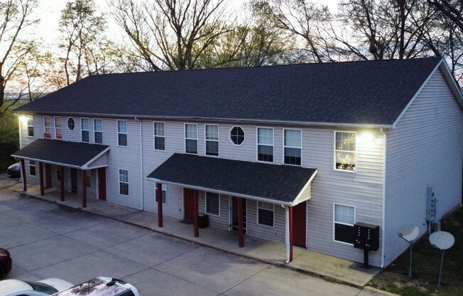 1208 Holloway St