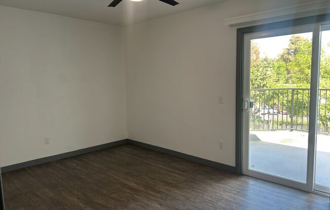 2 beds, 1 bath, 920 sqft, $3,135, Unit A101