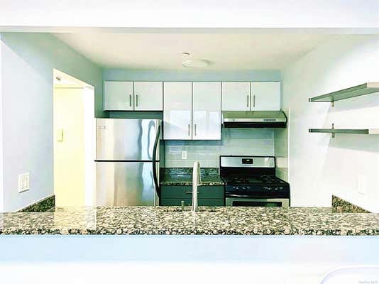 2 beds, 2 baths, 900 sqft, $3,000, Unit 4A