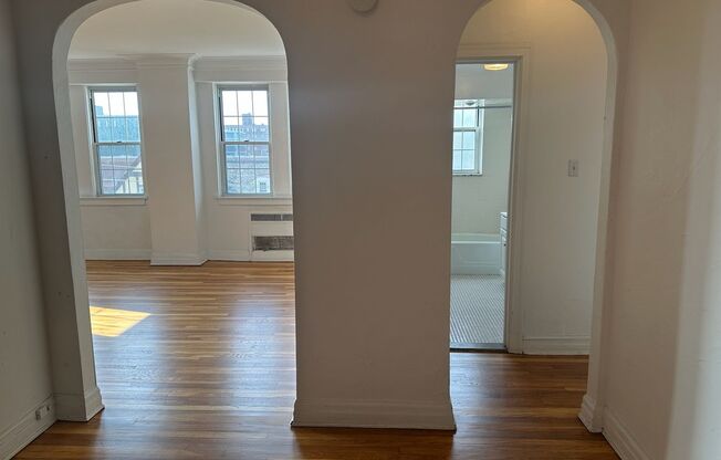 2 beds, 2 baths, 1,303 sqft, $2,165, Unit New King Edward  502