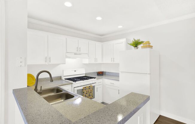 2 beds, 2 baths, 850 sqft, $2,150, Unit J276