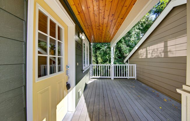 2 Bedroom Townhouse Conveniently Located
