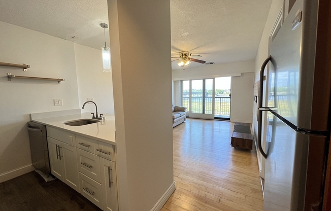 1 bed, 1 bath, 613 sqft, $2,350, Unit 410