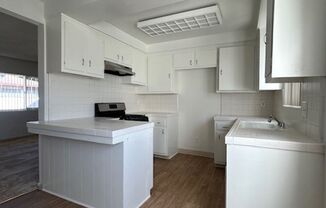 2 beds, 1 bath, $2,350, Unit E