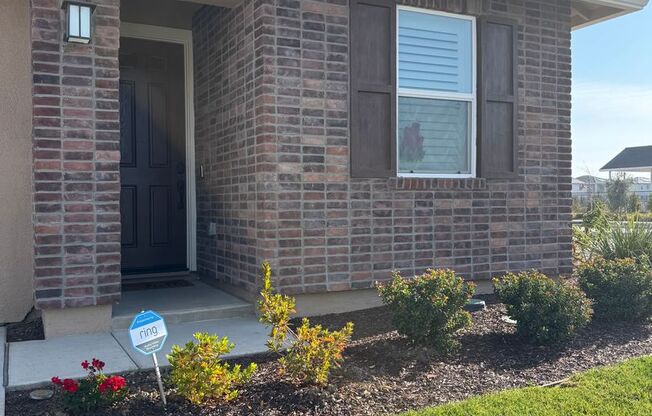 Like new home in Greenbrier Village with Solar