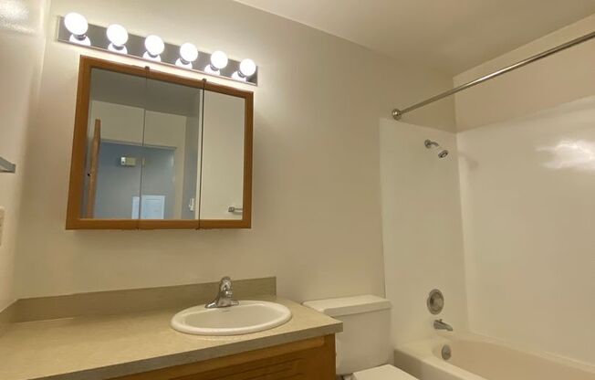 1 bed, 1 bath, $1,015, Unit 22