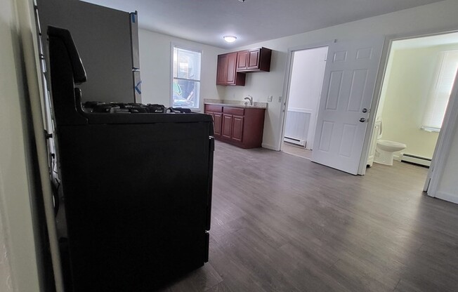 3 beds, 1 bath, $2,300, Unit 3