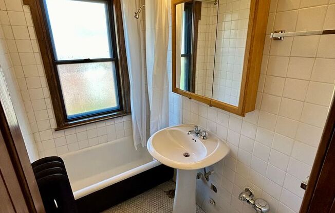 Studio, 1 bath, 320 sqft, $1,395, Unit 225-407