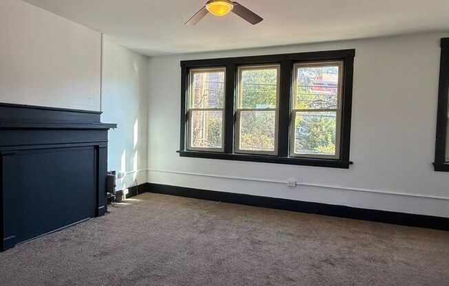 Spacious 2 Bedroom/1 Bath Apartment in Observatory Hill
