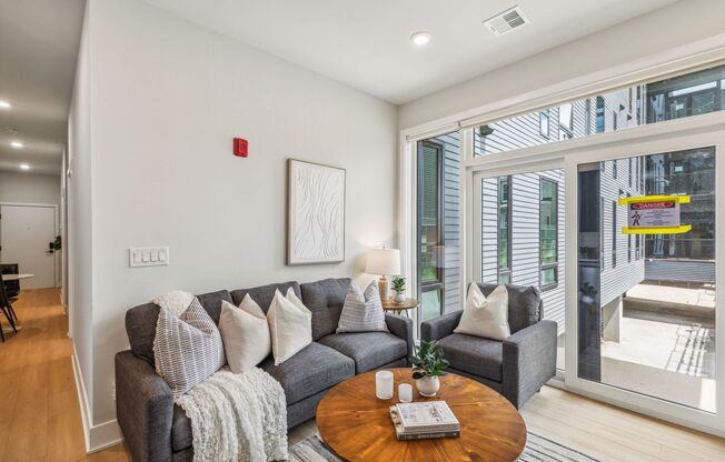 2 beds, 1 bath, 779 sqft, $1,750, Unit 105