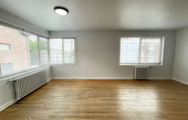1 bed, 1 bath, 800 sqft, $1,995, Unit Hamrick 303