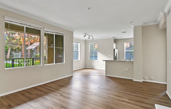 Irvine 2 Bed, 2 Bath With Amenities!!