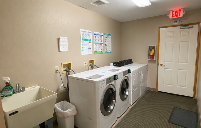 2 beds, 1 bath, $1,125, Unit 04
