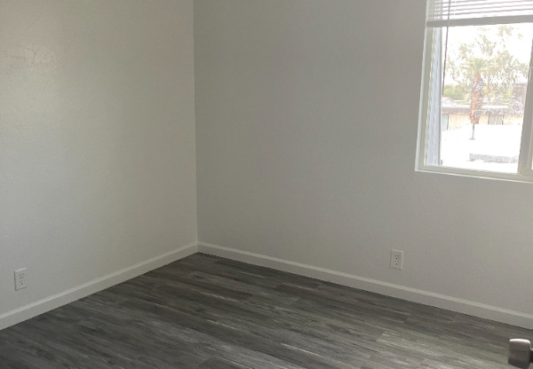 220 W 9 ST