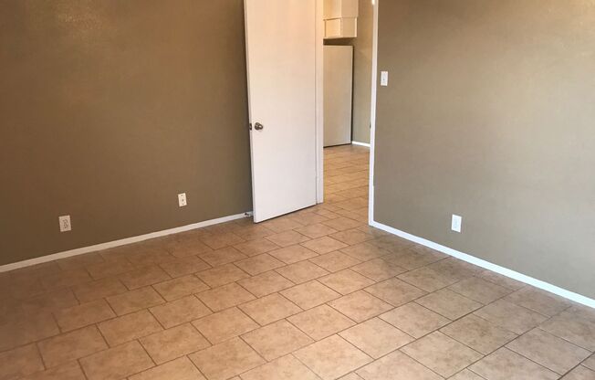 1 bed, 1 bath, 640 sqft, $875, Unit 214