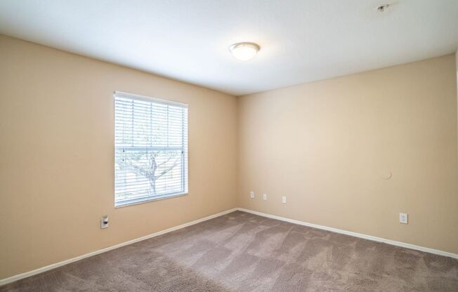 3 beds, 2 baths, $2,280, Unit 04-201