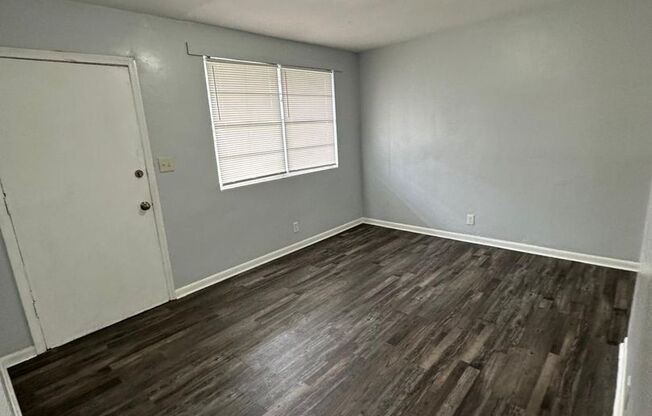 2 beds, 1 bath, 750 sqft, $900, Unit Unit 3