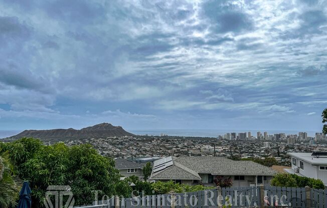 Spectacular Views from this 3-bedroom Duplex in Maunalani Heights (Electricity Included!)