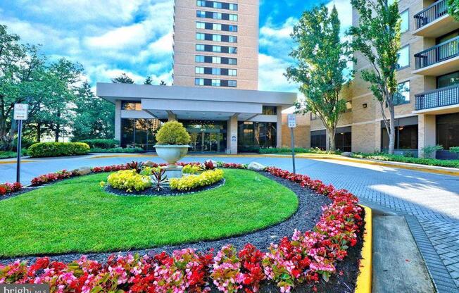 3709 S GEORGE MASON DR