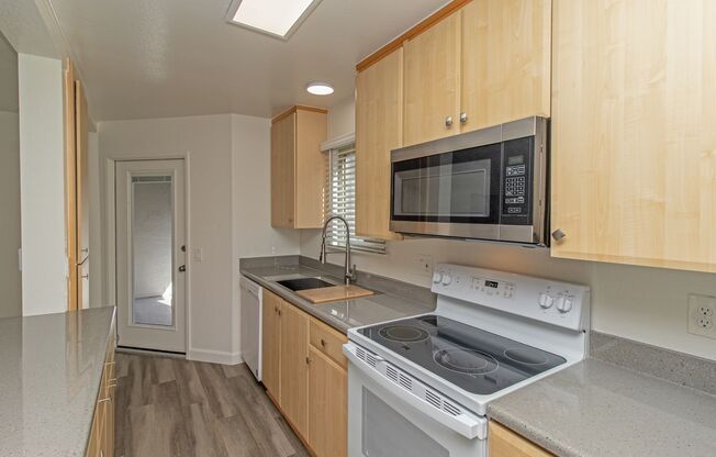 1 bed, 1 bath, 785 sqft, $2,650, Unit L-137