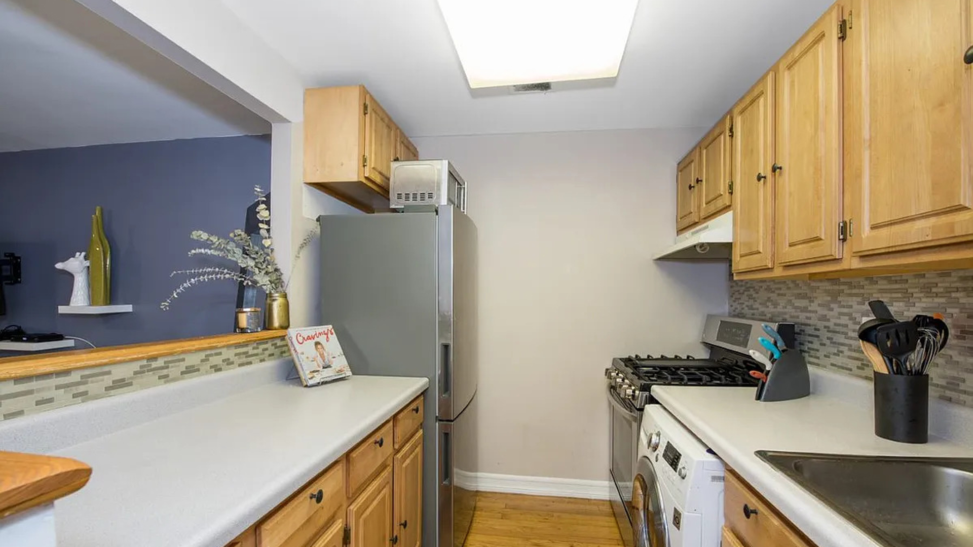 8 E 127 ST
