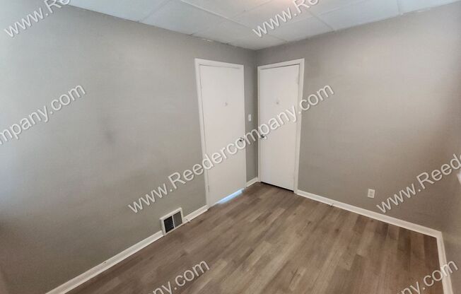 3 beds, 1 bath, $1,350, Unit 2nd floor