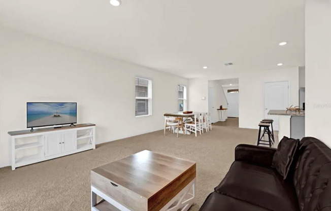 5 beds, 3 baths, $2,800