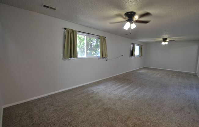 Newly Remodeled 4 Bedroom with AC!