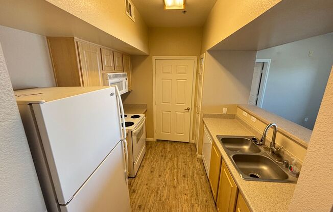 2 beds, 2 baths, $1,295, Unit UNIT 2080