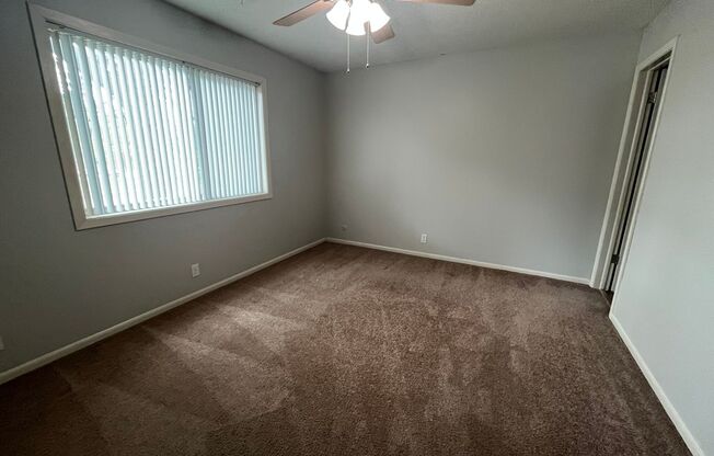 2 beds, 1.5 baths, 800 sqft, $875, Unit 4801 Claire #7