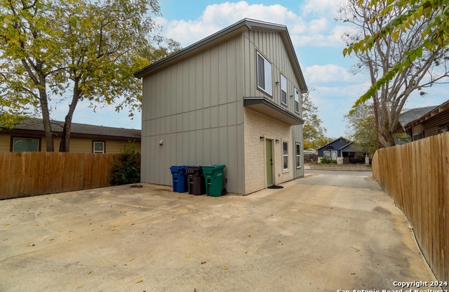 1528 LAMAR ST