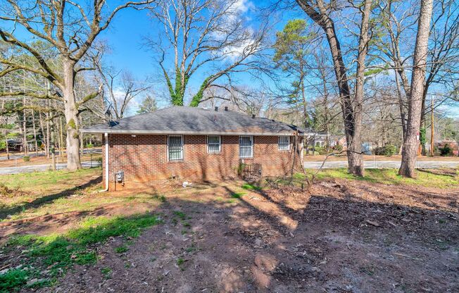 3 Bedroom 1 Full Bath Brick home!