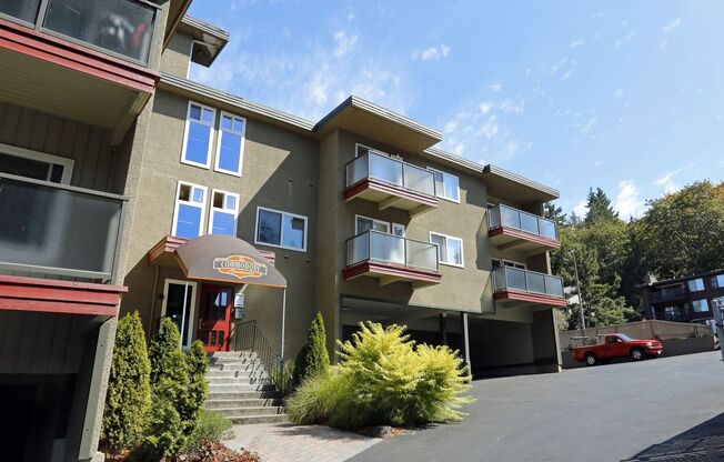 Live in the Heart of Downtown Bellevue – Commodore Apartments