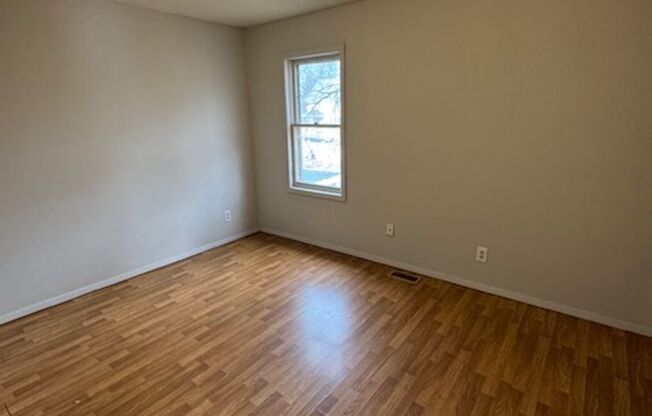 3 beds, 1 bath, $850