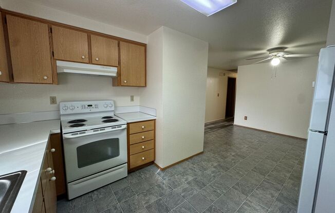 3 beds, 1 bath, $1,550