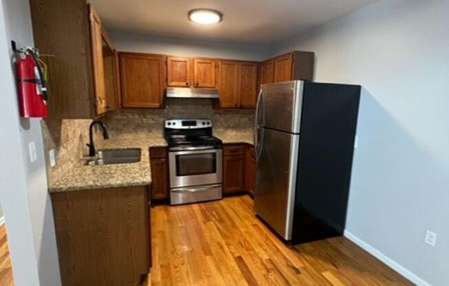 Renovated large 1 BR in heart of downtown Easton