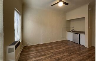 Studio, 1 bath, 400 sqft, $1,150, Unit 206