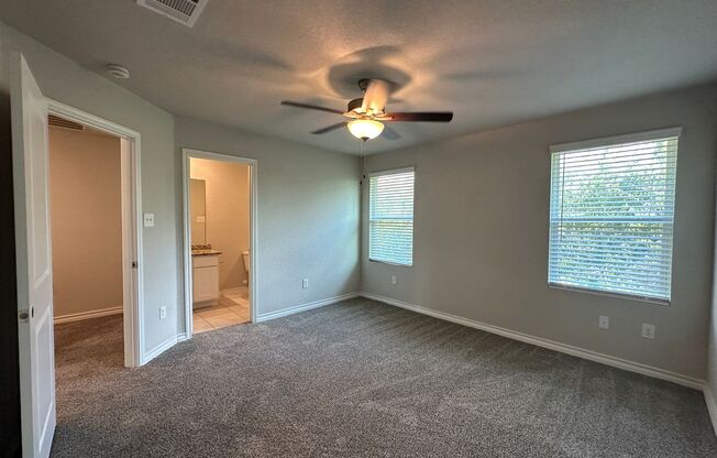 3 beds, 2.5 baths, $1,350, Unit 101*