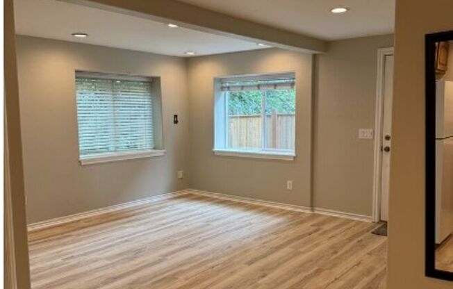 Newly Renovated 2-Bedroom Daylight Suite in Whatcom Falls