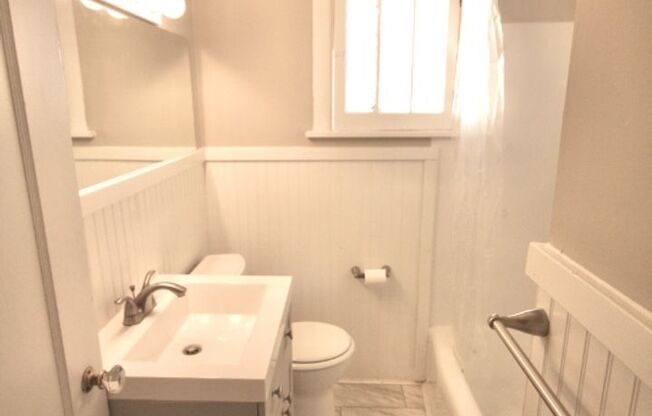 2 beds, 1 bath, $1,595