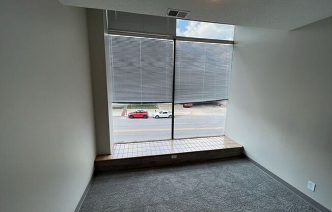 2 beds, 1 bath, 800 sqft, $1,000, Unit 204