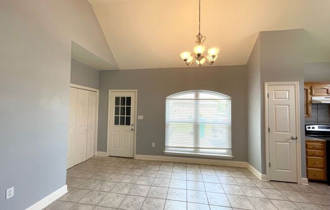 3 Bedroom House In Livingston Parish with HUGE yard!