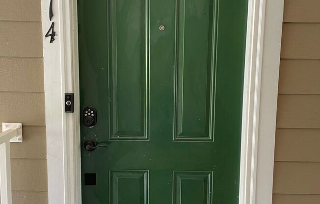 Move In Ready! Great 2 Bedroom 1 Bath Condo