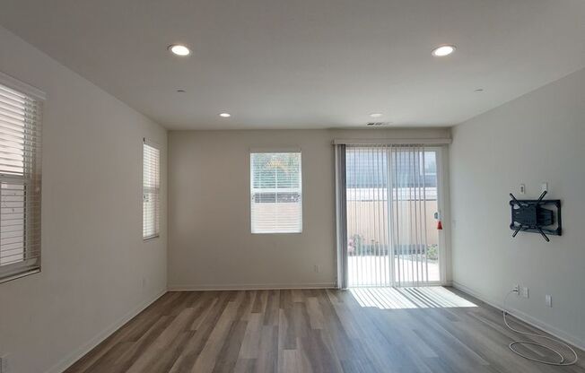 Charming 4 bed 2.5 bath in Anaheim! MUST SEE!!