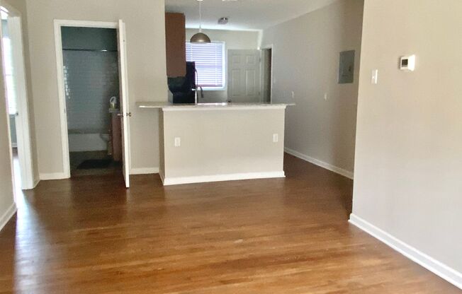 2 beds, 1 bath, 925 sqft, $1,250, Unit 1